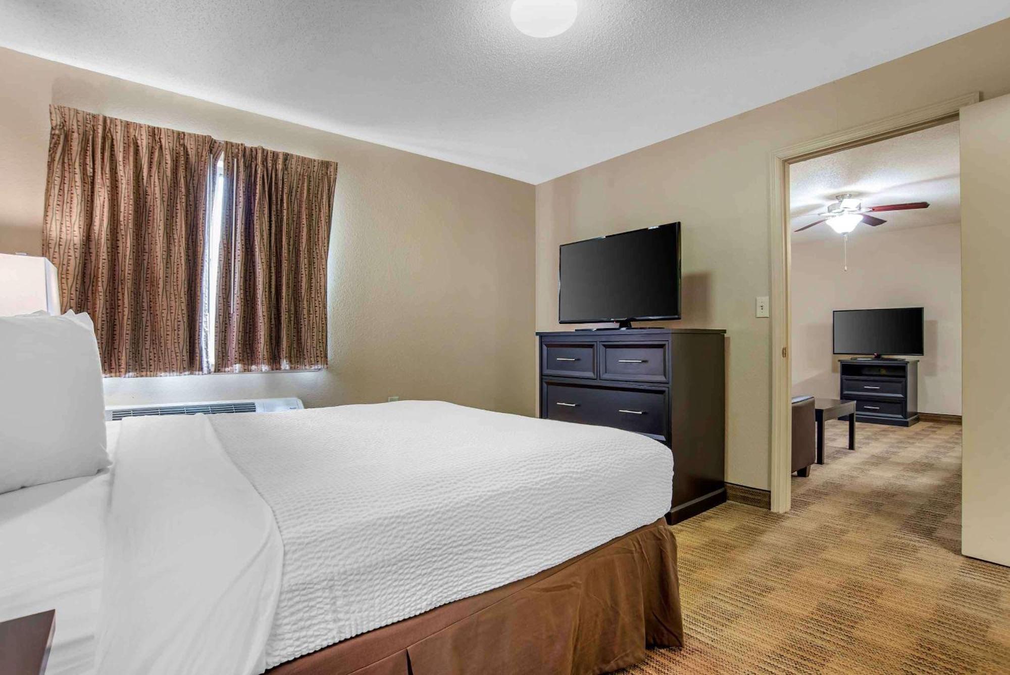 Extended Stay America Select Suites - Charlotte - Tyvola Rd - Executive Park Bagian luar foto