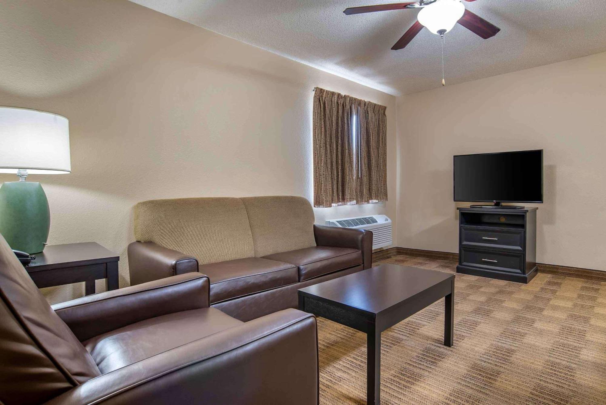 Extended Stay America Select Suites - Charlotte - Tyvola Rd - Executive Park Bagian luar foto