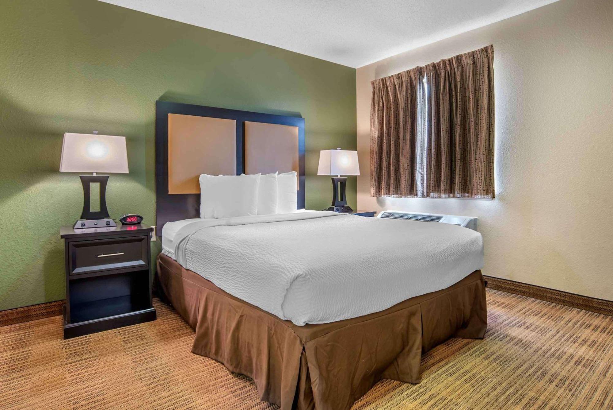 Extended Stay America Select Suites - Charlotte - Tyvola Rd - Executive Park Bagian luar foto