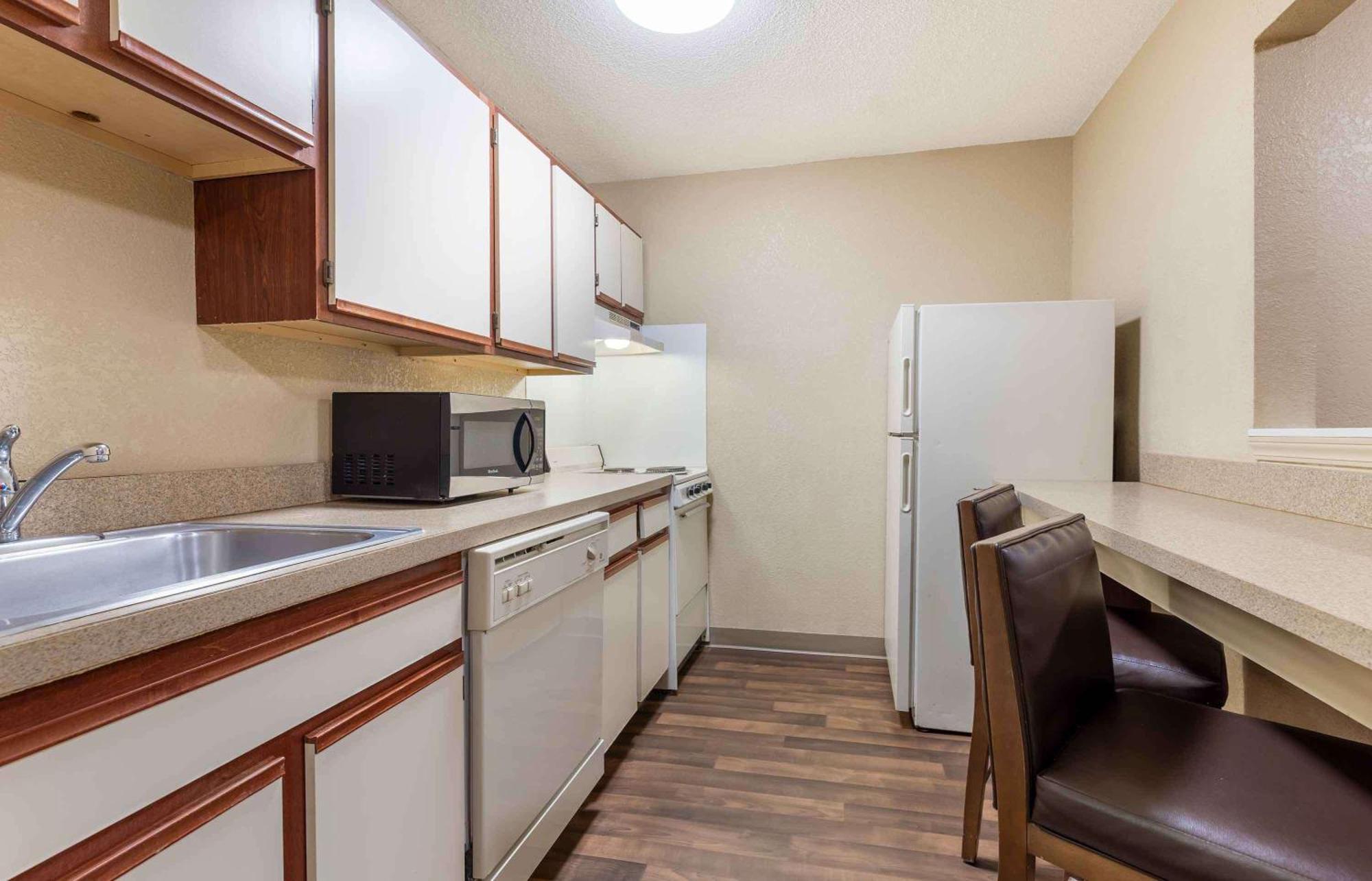 Extended Stay America Select Suites - Charlotte - Tyvola Rd - Executive Park Bagian luar foto