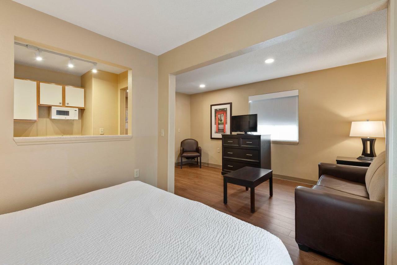 Extended Stay America Select Suites - Charlotte - Tyvola Rd - Executive Park Bagian luar foto